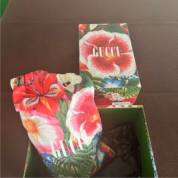 Gucci Zumi Cylinder Bucket Bag - Picture 8 of 11